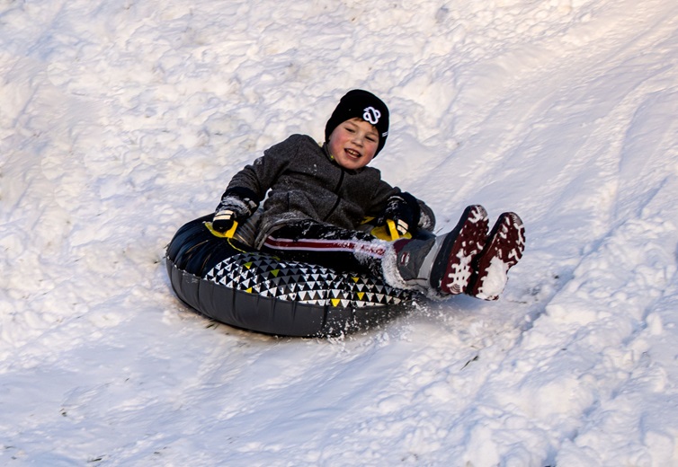 Heavy Duty Snow Sled with Reinforced Handles and Towable Cord DEALRIGHT Inflatable Snow Tube for Kids and Adults Durable 